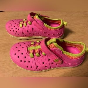 Stride Rite Neon Made 2 Play Shoes!